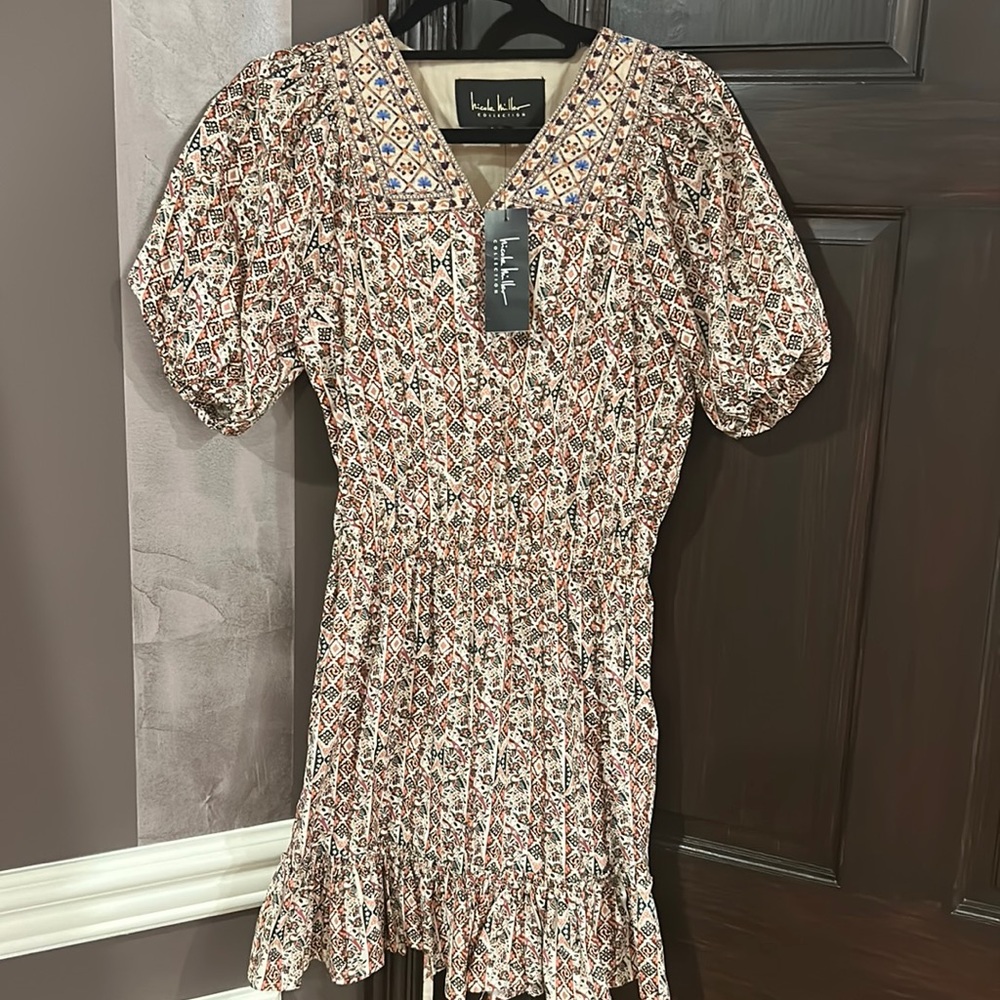 Nicole Miller Dress! Puffy sleeves. Elastic waist